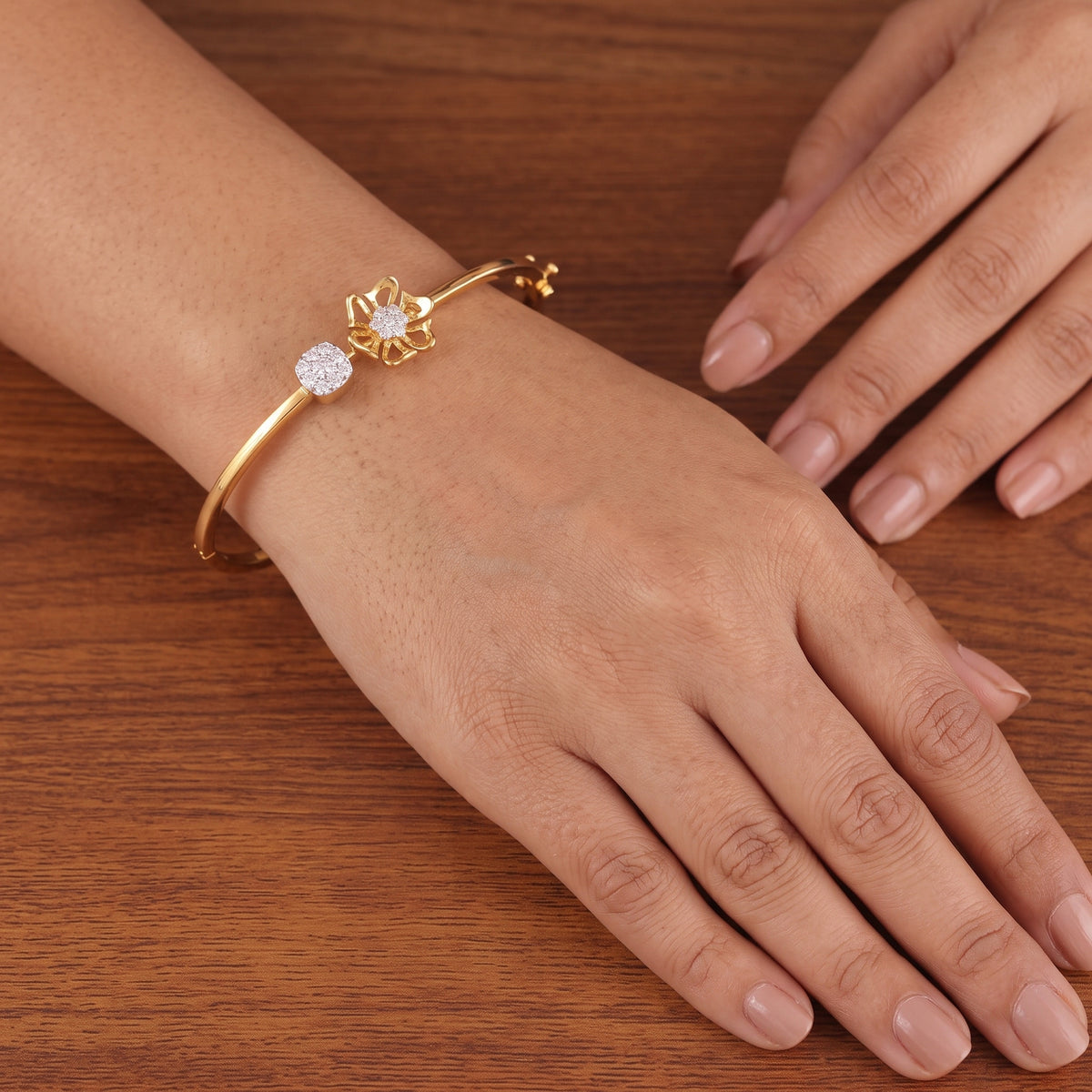 Ribbon Bloom Diamond Bangle